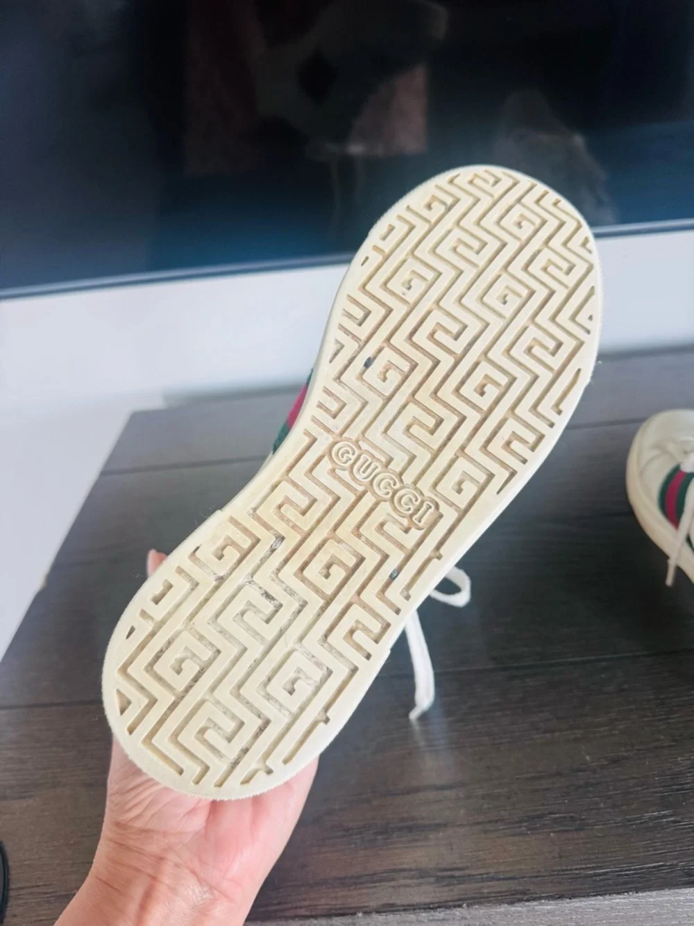 Gucci White Leather Sneakers with Green and Red Stripe - Picture 4 of 4